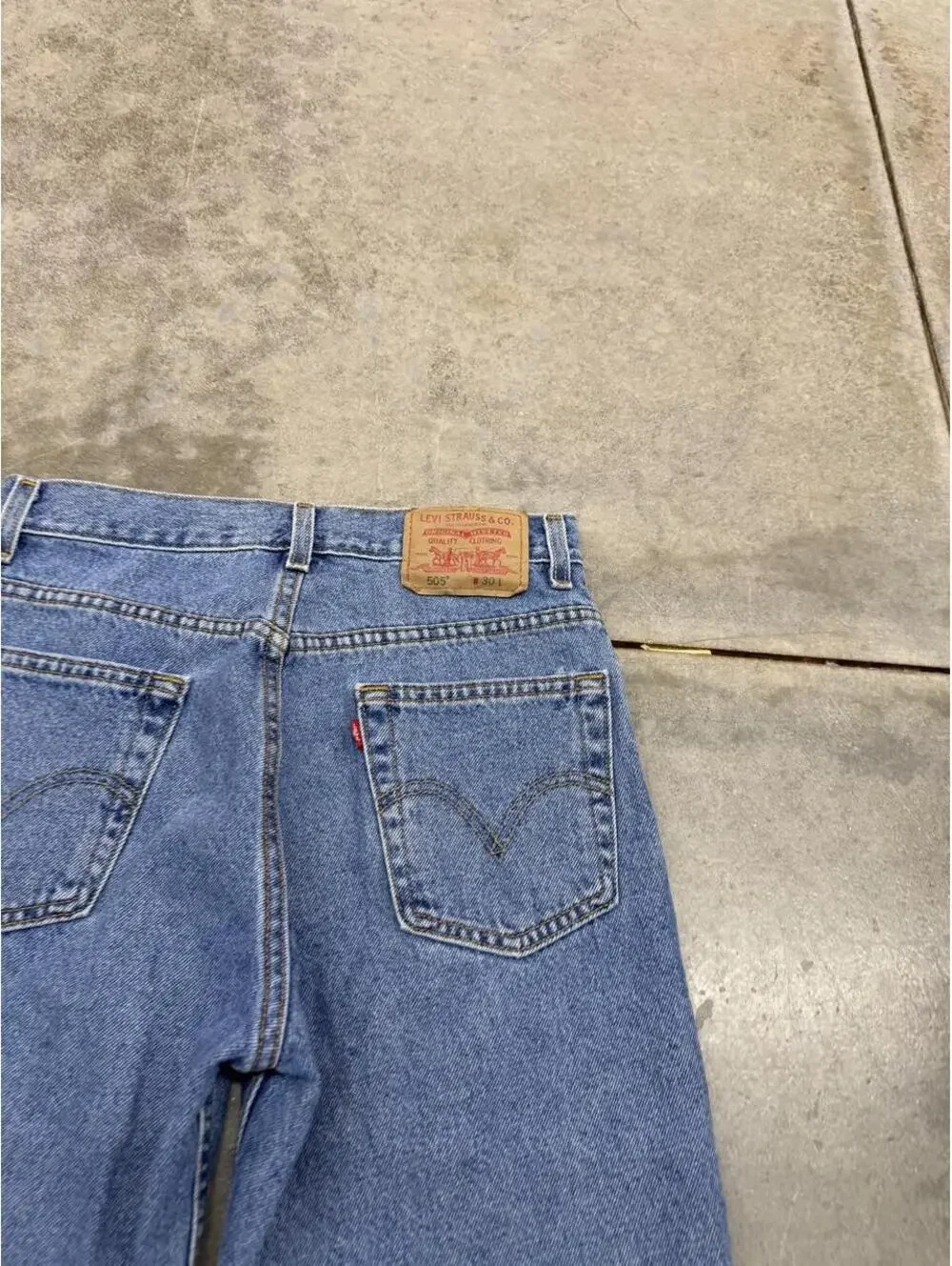 vintage levis 505 faded blue relaxed baggy fit jean shorts jorts size 30